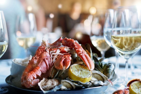 Seafood platter serviced with lemon and white wine pairing