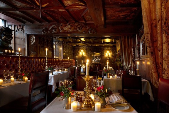 Dining by candlelight 